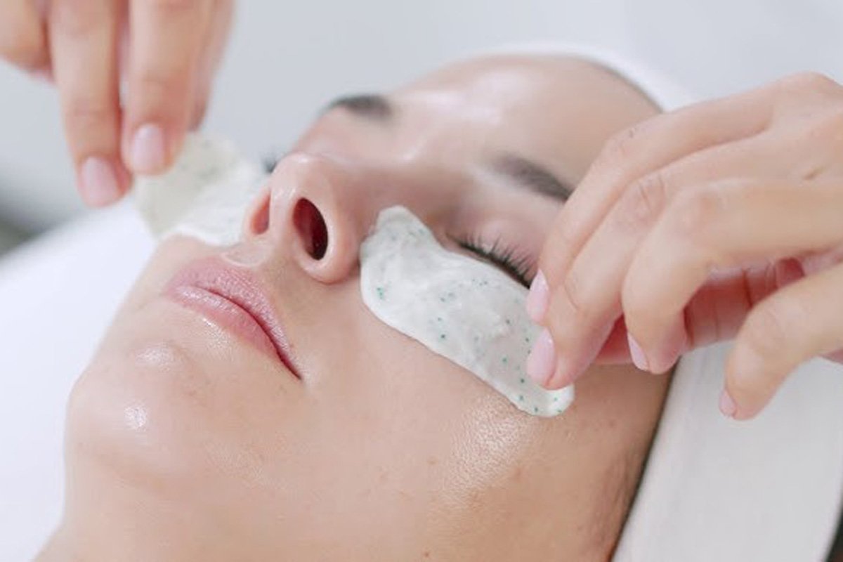 Eye Contour Treatment3